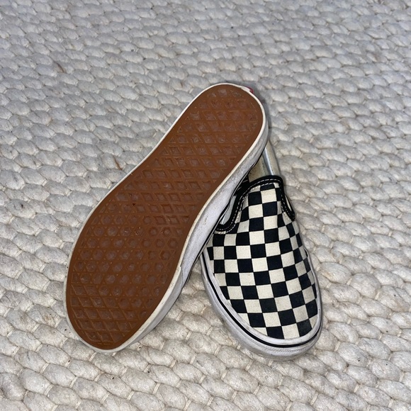 Slip on Checkered vans - Picture 1 of 4